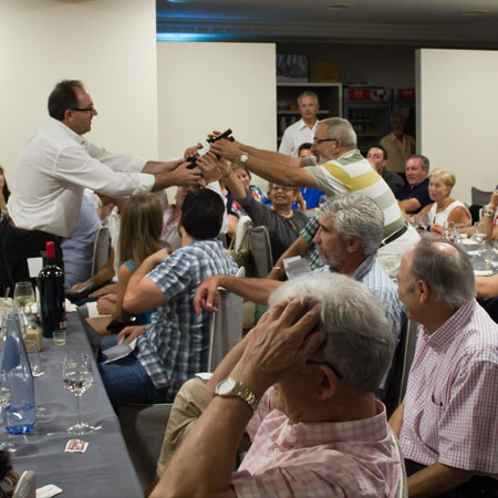 <p><a href="http://fundacionpattos.com/index.php/actividades1/cena-solidaria">CENA SOLIDARIA</a></p>